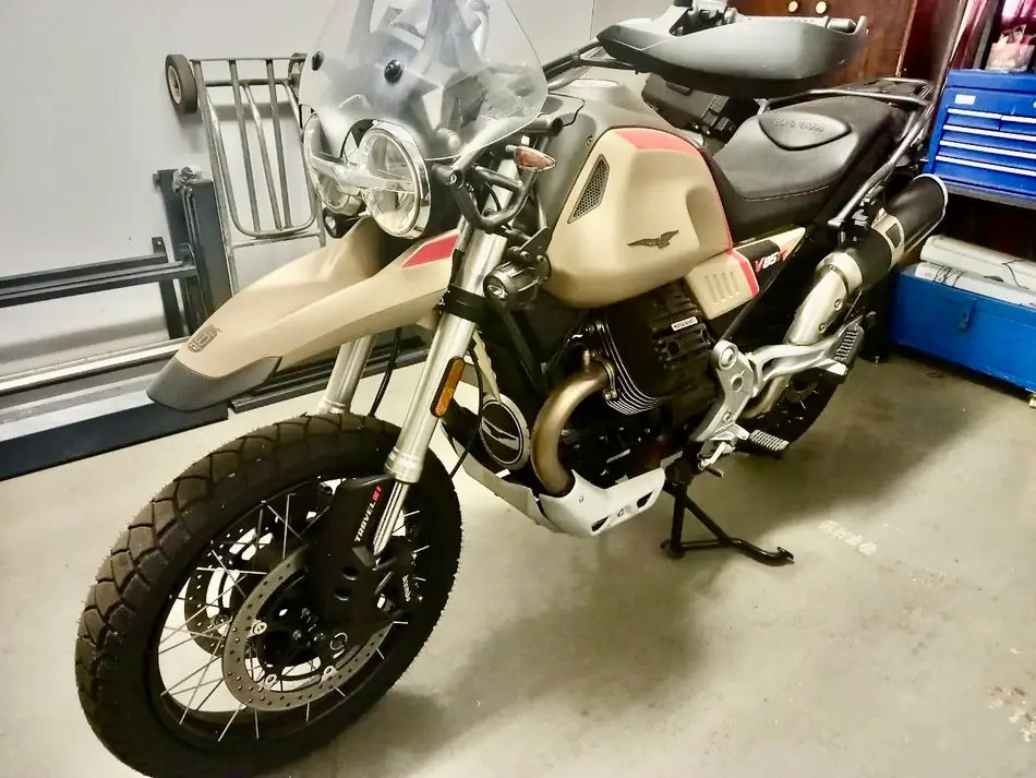 2021 Moto Guzzi V85TT Traveller