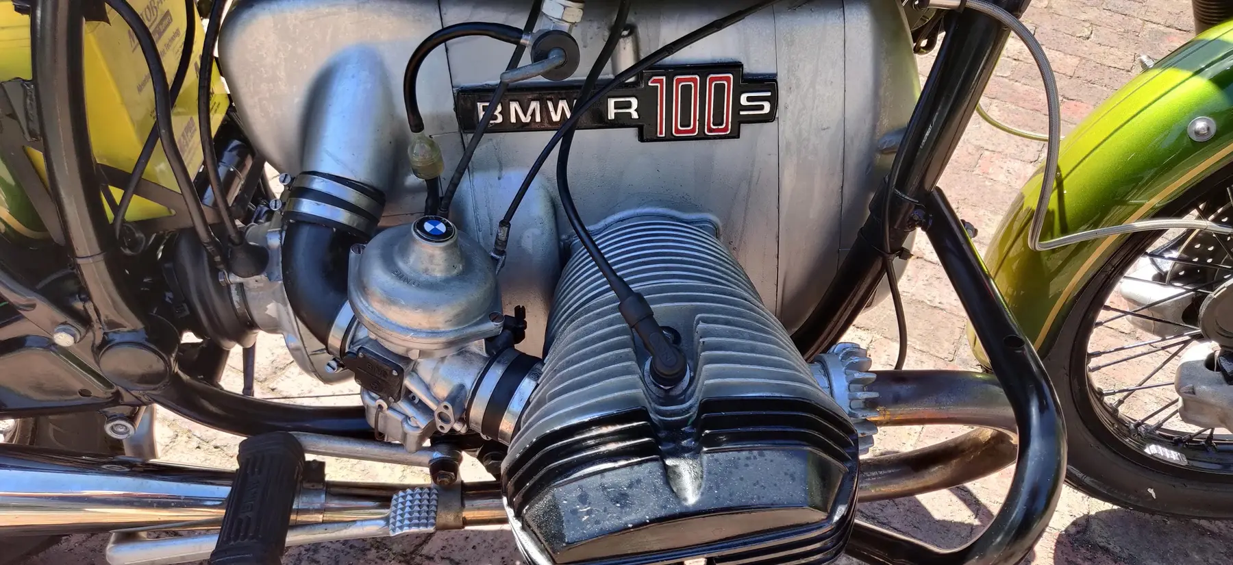BMW boxer engine detail
