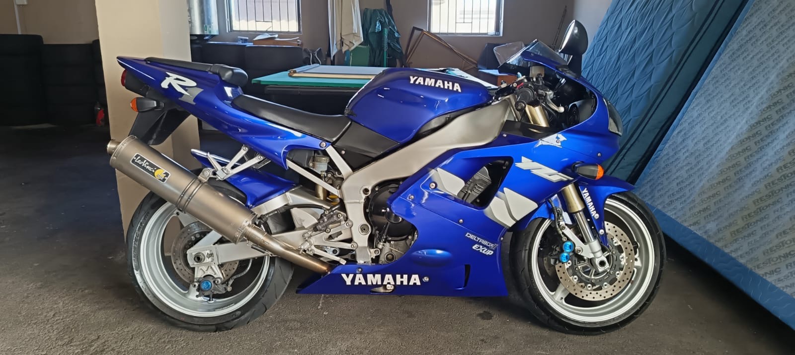 Yamaha R1 - Mr. Classic Motorcycles