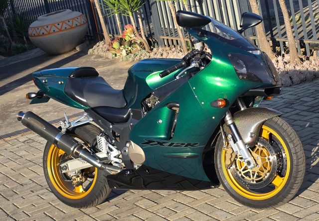 Kawasaki ZX12 - Mr. Classic Motorcycles
